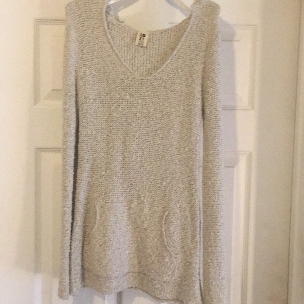Rocky vneck crotchet long sleeve sweater